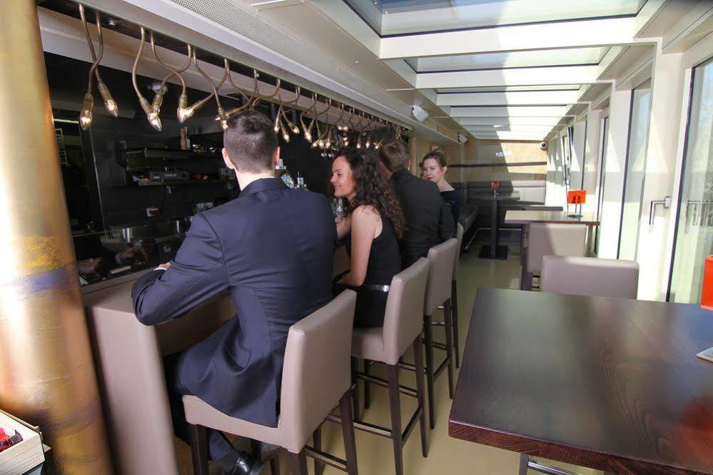 Residenz Am Zwinger Aparthotel Dresden Eksteriør bilde The bar at the Sky Bar
